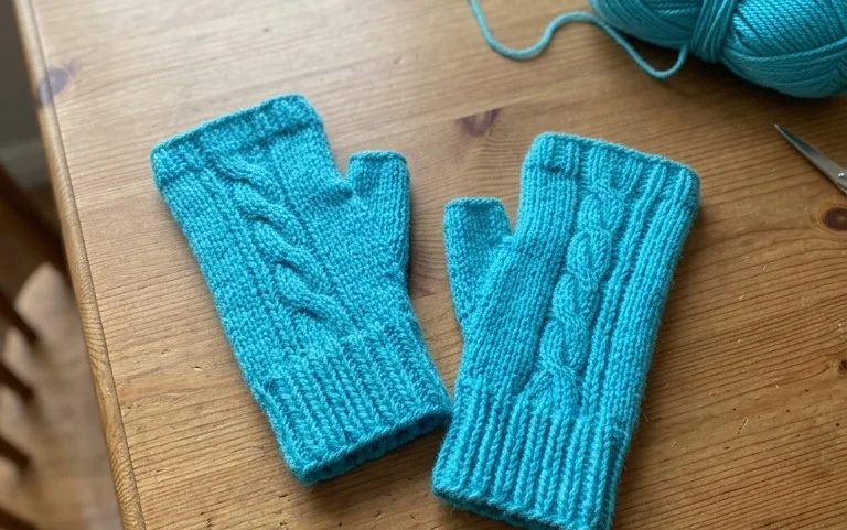 Easy Fingerless Gloves Crochet Pattern – Free Step-by-Step